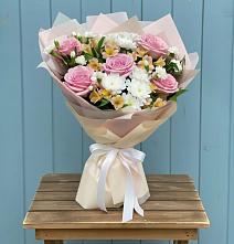 Букет цветов из:  Гвоздики, Орхидеи и Розы в Палехе