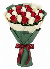 Букет Микс из красных и белых роз в Палехе