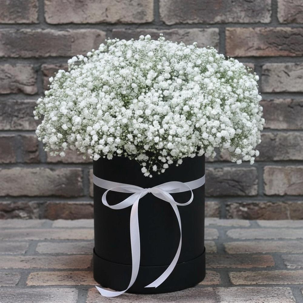 Цветочная композиция из Гипсофила в шляпной коробке в Палехе