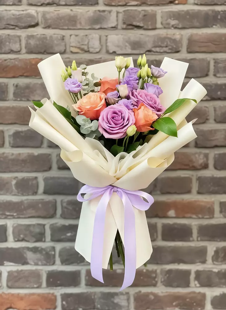 Букет цветов из: Лизиантусы и Розы в Палехе