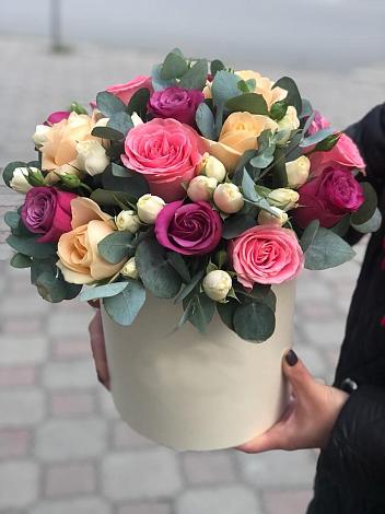 Цветочная композиция из Розы в шляпной коробке в Палехе