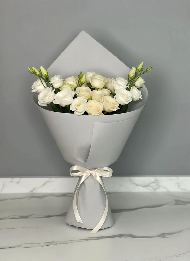 Букет цветов из: Розы и Лизиантусы в Палехе