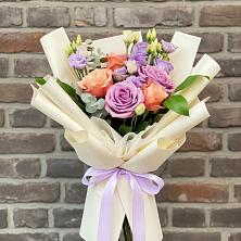 Букет цветов из:  Лизиантусы и Розы в Палехе