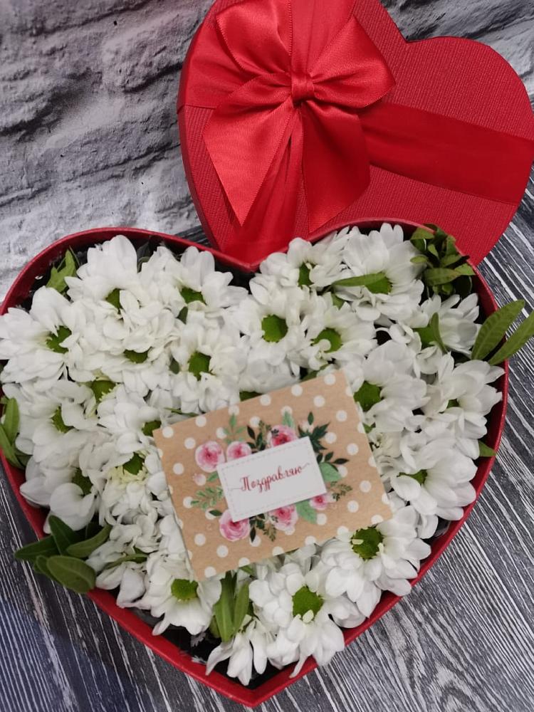 Цветочная композиция из Хризантемы в виде сердца в Палехе