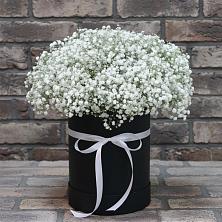 Цветочная композиция из Гипсофила в шляпной коробке в Палехе