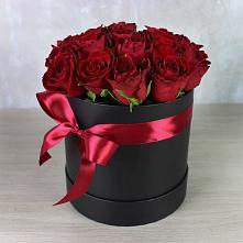 Цветочная композиция из Розы в шляпной коробке в Палехе