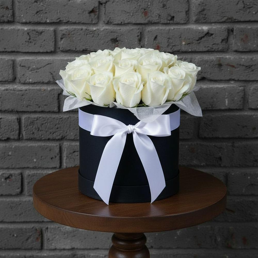 Цветочная композиция из Розы в шляпной коробке в Палехе