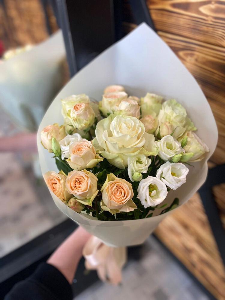 Букет цветов из: Розы и Лизиантусы в Палехе