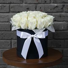 Цветочная композиция из Розы в шляпной коробке в Палехе